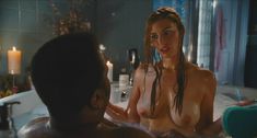 Голая Джессика Паре в фильме «Машина времени в джакузи» фото #4