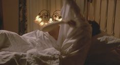 Джина Гершон засветила грудь в фильме «Коктейль» фото #1