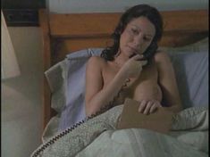 Голая Джина Райдер в фильме «Предательский удар»