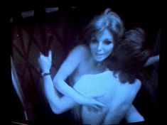 Голая Джоан Коллинз в фильме «Жеребец» фото #16