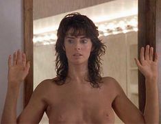 Голая Джоан Северанс в фильме «Ничего не вижу, ничего не слышу» фото #12