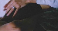 Голая Джоан Северанс в фильме «Озеро любви» фото #22