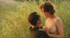 Голая Джоан Северанс в фильме «Озеро любви» фото #24