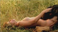 Голая Джоан Северанс в фильме «Озеро любви» фото #26