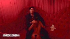 Голая Джоанна Триас в сериале «Смотри» фото #4