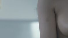 Голая грудь Джоди Комер в сериале «Тринадцать» фото #1