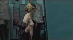 Голая Джоди Уиттакер в фильме «Венера» фото #5