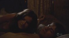 Голая грудь Джоэнн Кинг в сериале «Тюдоры» фото #8