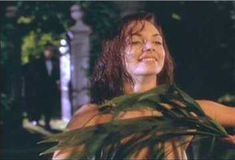 Засвет соска Джоэнн Уэлли в фильме «Скандал» фото #2