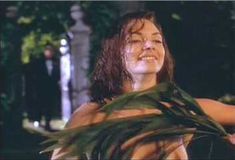 Засвет соска Джоэнн Уэлли в фильме «Скандал» фото #3