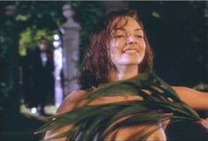 Засвет соска Джоэнн Уэлли в фильме «Скандал» фото #4