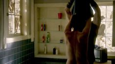 Голая Джоэнна Гоуинг в сериале «Королевство» фото #1