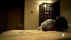 Голая Джоэнна Гоуинг в сериале «Королевство» фото #12