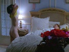 Голая Джоэнна Гоуинг в фильме «Шантаж» фото #10