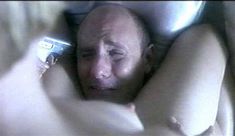 Голая грудь Джули Боуэн в фильме «Оргазм Эми» фото #4