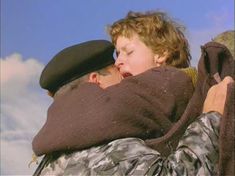 Милая Джули Кокс немного разделась в фильме Brand New World фото #3