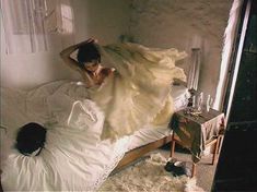 Милая Джули Кокс немного разделась в фильме Brand New World фото #5