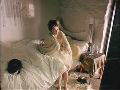 Милая Джули Кокс немного разделась в фильме Brand New World фото #8