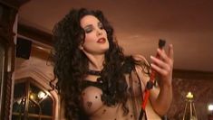 Голая Джули Стрэйн в фильме «13 эротических призраков» фото #13