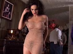 Голая Джули Стрэйн в фильме «13 эротических призраков» фото #21