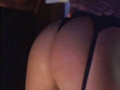 Голая Джули Стрэйн в фильме «Готовый убивать» фото #6