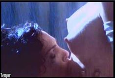 Голая Джули Стрэйн в фильме «Мрачные секреты» фото #6