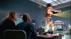 Голая Джули Стрэйн в фильме «Сотворить монстра» фото #4