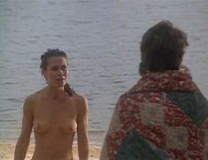 Голая Джули Уорнер в фильме «Доктор Голливуд» фото #3