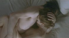 Голая Джулианна Мур в фильме «Конец романа» фото #9