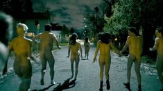 Голая попа Джуэл Стэйт в фильме «Как организовать оргию в небольшом городке» фото #4