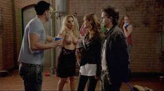 Диана Терранова показала голую грудь в фильме «Пентхаус» фото #4