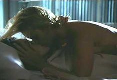 Голая Диди Пфайфер в фильме «Двойное разоблачение» фото #8