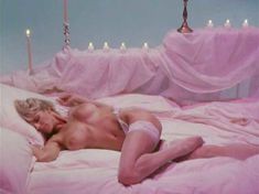 Голая Дона Спейр в фильме «Готовый убивать» фото #6