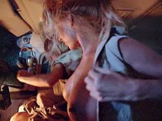 Голая Дона Спейр в фильме «Дикий пляж» фото #4