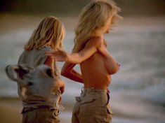 Голая Дона Спейр в фильме «Дикий пляж» фото #5