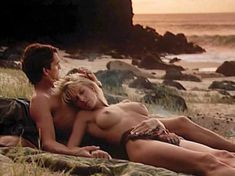 Голая Дона Спейр в фильме «Жестокая охота» фото #3