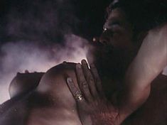 Голая Дона Спейр в фильме «Победить или умереть» фото #10