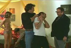 Аккуратная голая грудь Донны Уилкс в фильме «Файр» фото #2