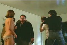 Аккуратная голая грудь Донны Уилкс в фильме «Файр» фото #3