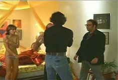 Аккуратная голая грудь Донны Уилкс в фильме «Файр» фото #4