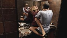 Голая Доун Оливери в сериале «Обитель лжи» фото #8