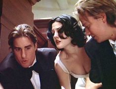 Засвет соска Дрю Бэрримор в фильме «Лучшие люди» фото #1