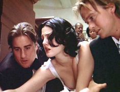 Засвет соска Дрю Бэрримор в фильме «Лучшие люди» фото #3