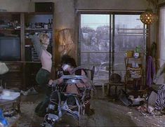 Голая Дрю Бэрримор в фильме «Парни побоку» фото #3