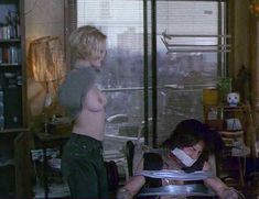 Голая Дрю Бэрримор в фильме «Парни побоку» фото #4