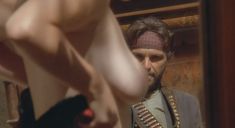 Дрю Бэрримор засветила грудь в фильме «Плохие девчонки» фото #8