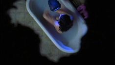 Голая Дэбби Рошон в фильме «Апокалипсис и королева красоты» фото #1