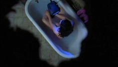 Голая Дэбби Рошон в фильме «Апокалипсис и королева красоты» фото #2