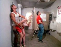 Голая Дэбби Рошон в фильме «Беспредельный террор» фото #4