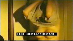 Голая Дэбби Рошон в фильме «Кровопускание» фото #14